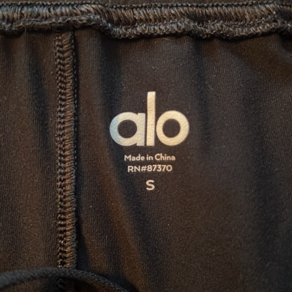 Alo shorts never worn before - Picture 3 of 3
